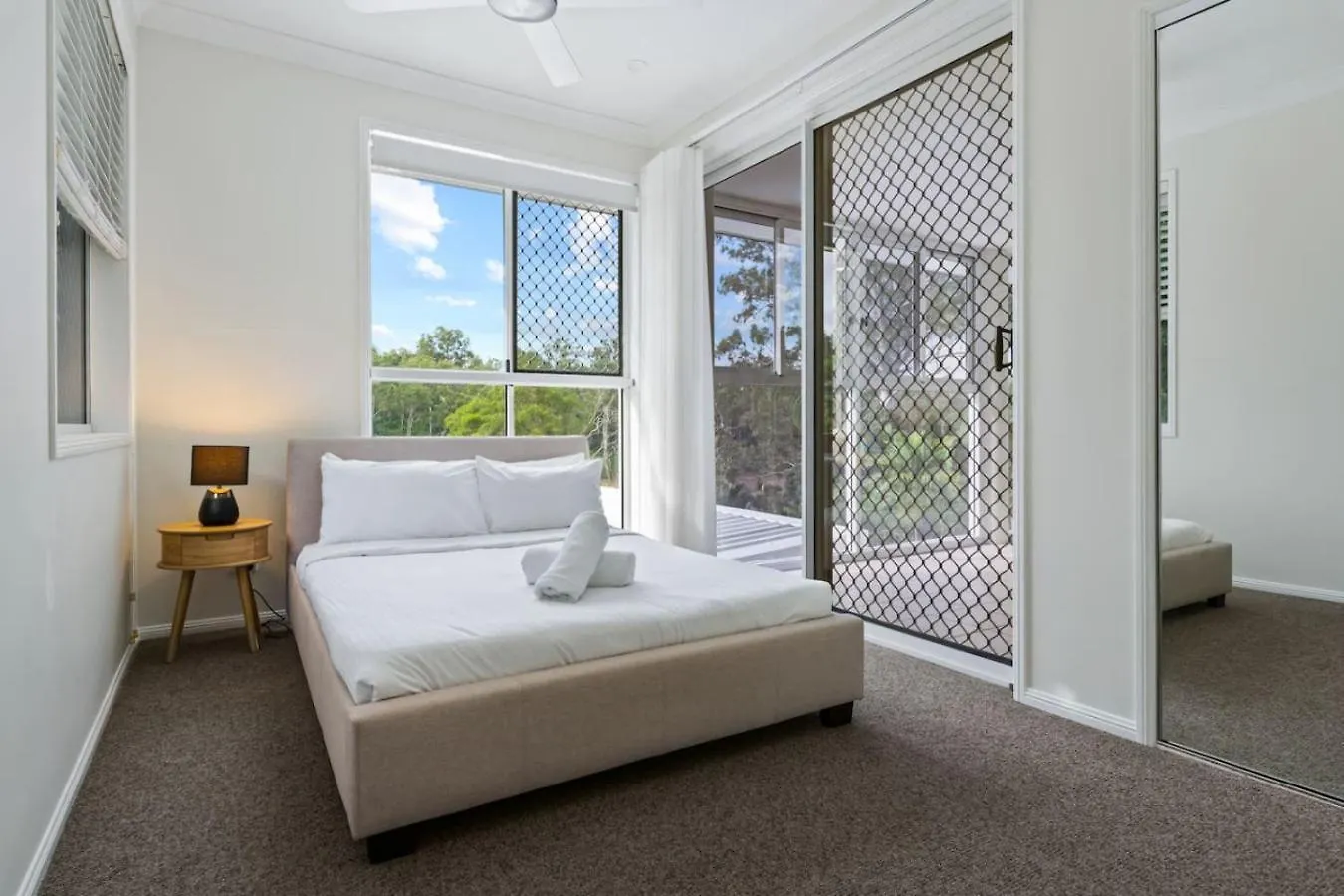 Holiday home The Riviera Residence Luxury 5Br Resort With Pool Westlake Australia
