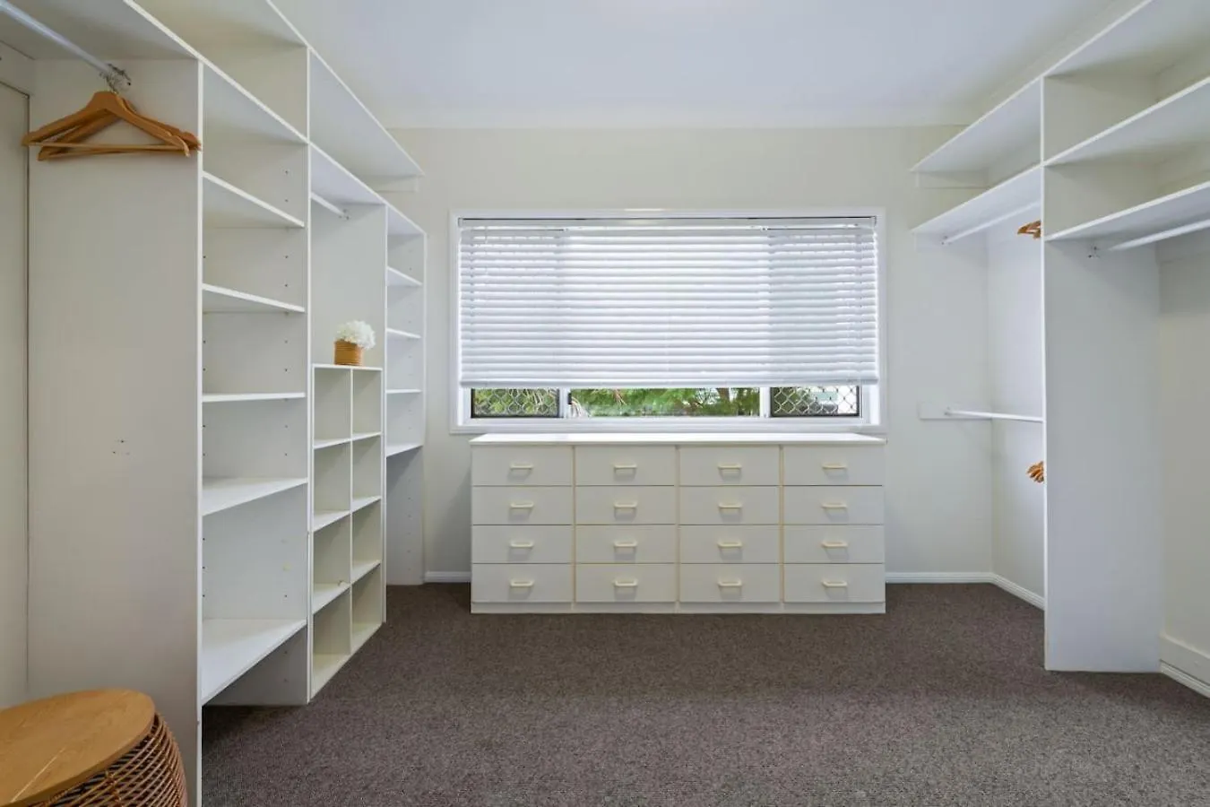 Holiday home The Riviera Residence Luxury 5Br Resort With Pool Westlake Australia